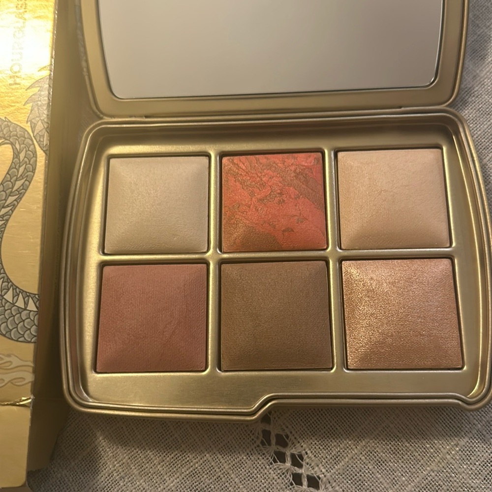 Hourglass Blush Palette - Pink and Brown Tones Dragon